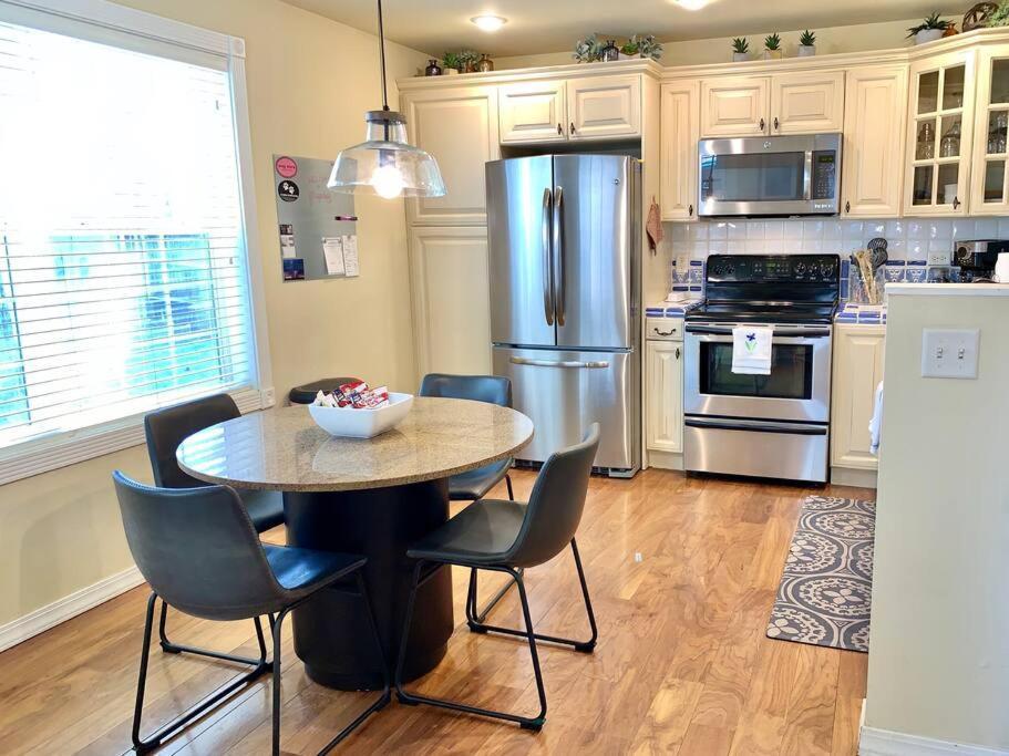 The Comforts' Inn: Mountain Escape Mountainaire Extérieur photo